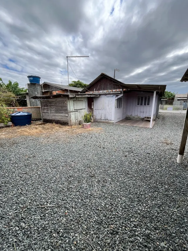 Terreno Com Casa De Madeira
