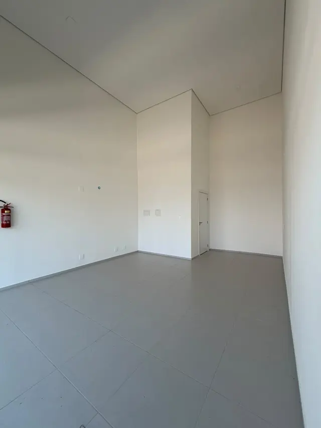 SALA COMERCIAL PARA LOCAÇÃO — PENHA/SC