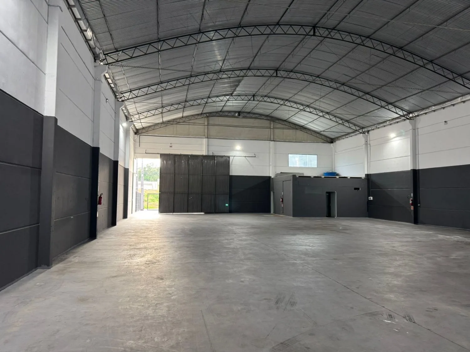 GALPÃO NOVO PARA LOCAÇÃO – LOCALIZAÇÃO ESTRATÉGICA! - foto 2